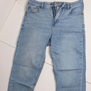 American Eagle Stretch Mom Jean — Women’s Size 4 Short (Light Wash)